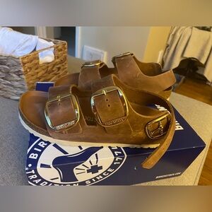 Milano Big Buckle sandal